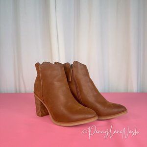 Mia Kendyll Faux Leather Ankle Bootie 7.5 Brown